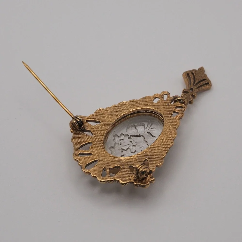 N/A this brooch